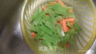 鸭肉炒莴笋的做法步骤：3