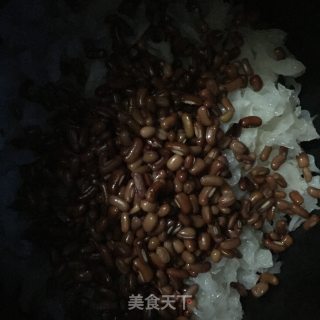 红枣红豆银耳汤的做法步骤：3