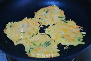 土豆丝鸡蛋饼的做法步骤：7