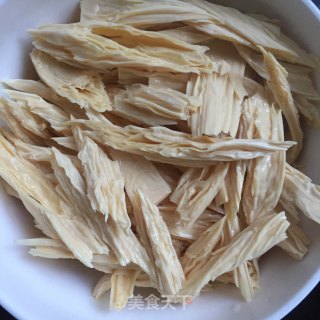 腐竹拌西芹的做法步骤：2