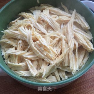 腐竹拌西芹的做法步骤：4