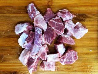 尖椒酿肉的做法步骤：1