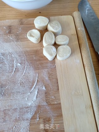 韭菜鸡蛋虾仁肉馅饼的做法步骤：2