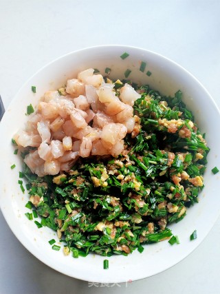 韭菜鸡蛋虾仁肉馅饼的做法步骤：4