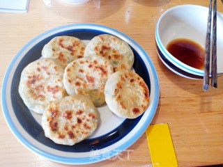 韭菜鸡蛋虾仁肉馅饼的做法步骤：5