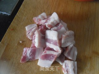 五花肉炖蒜薹的做法步骤：4