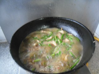 五花肉炖蒜薹的做法步骤：8