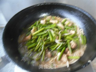 五花肉炖蒜薹的做法步骤：10