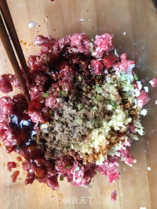 牛肉萝卜馅饺子的做法步骤：2
