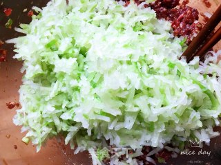 牛肉萝卜馅饺子的做法步骤：6