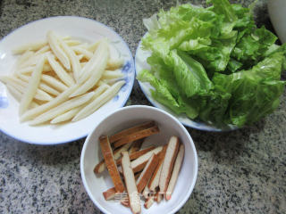 香干生菜炒面鱼的做法步骤：1
