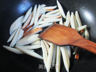 香干生菜炒面鱼的做法步骤：2