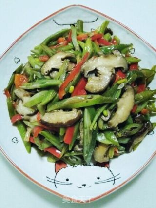 香菇辣椒炒豆角丝的做法步骤：6