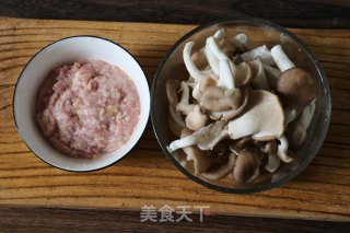 平菇肉圆汤的做法步骤：1