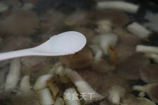 平菇肉圆汤的做法步骤：6