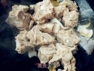 红烧羊蝎子的做法步骤：2