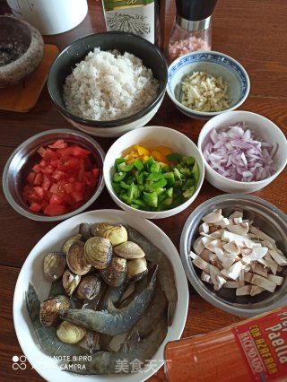 海鲜焖饭的做法步骤：1