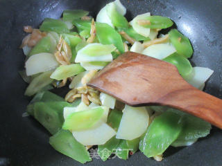 榨菜丝莴笋炒土豆的做法步骤：3