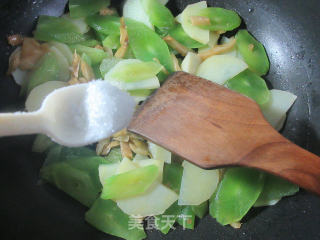 榨菜丝莴笋炒土豆的做法步骤：5