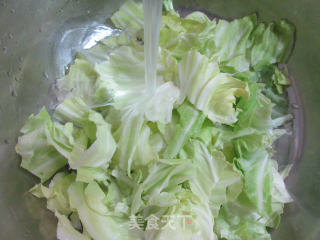 平菇炒牛心菜的做法步骤：2