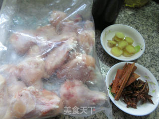 清蒸酱鸡翅根的做法步骤：1