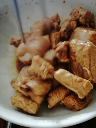 粉蒸排骨的做法步骤：2