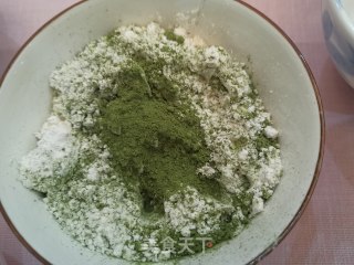 抹茶奶油卷的做法步骤：4