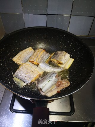 香煎带鱼的做法步骤：3