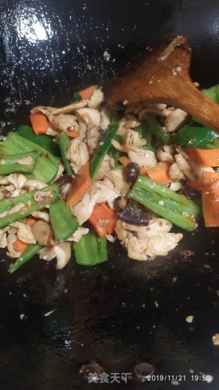 鸡胸肉炒尖椒的做法步骤：5