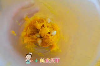 6个月以上辅食香甜葡萄干南瓜泥的做法步骤：4