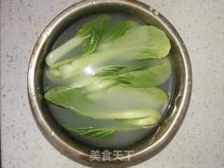 清炒小油菜的做法步骤：1