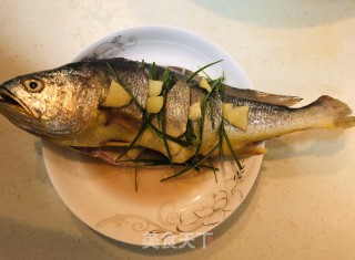 清蒸黄花鱼的做法步骤：2