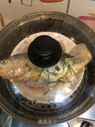 清蒸黄花鱼的做法步骤：3