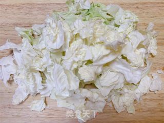 家常手撕包菜的做法步骤：1