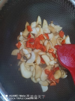杏鲍菇炒鸡蛋的做法步骤：4