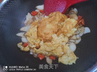 杏鲍菇炒鸡蛋的做法步骤：5