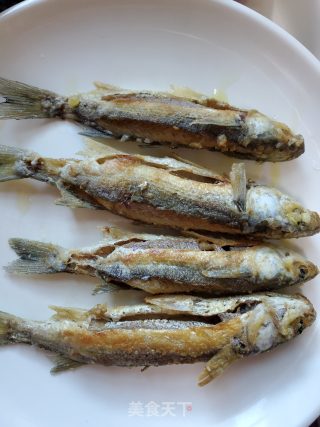 香煎小河鱼的做法步骤：7