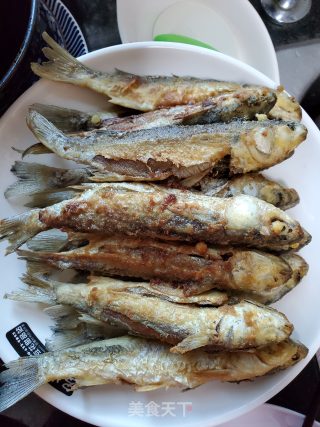 香煎小河鱼的做法步骤：8