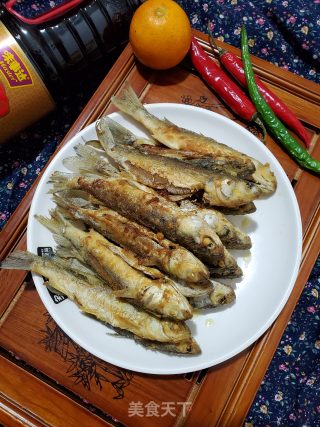 香煎小河鱼的做法步骤：9