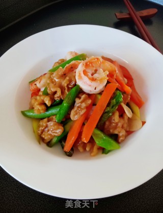 核桃芦笋炒虾仁的做法步骤：7