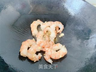 滑蛋虾仁的做法步骤：4