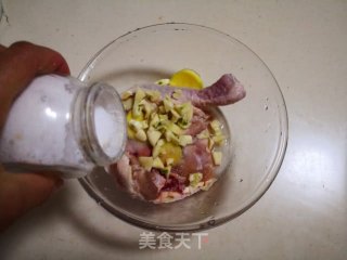 蜜汁烤鸡腿的做法步骤：2