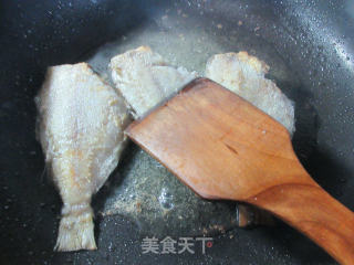 酸菜黑鲳鱼的做法步骤：2