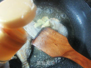 酸菜黑鲳鱼的做法步骤：3