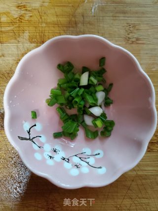 葱姜蒜蒸小河鱼的做法步骤：3