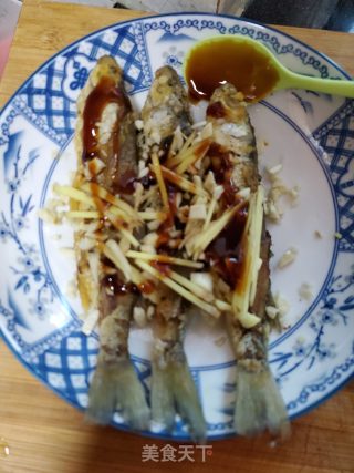 葱姜蒜蒸小河鱼的做法步骤：4