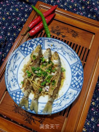 葱姜蒜蒸小河鱼的做法步骤：8