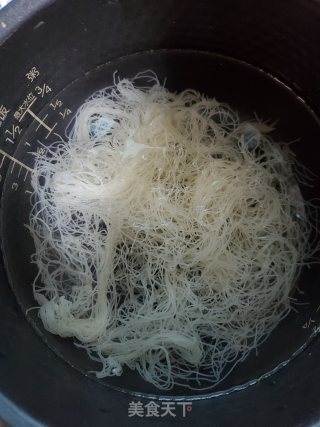 米粉菠菜汤的做法步骤：1