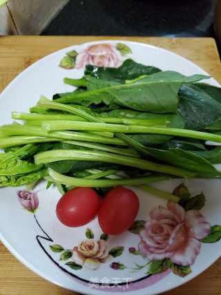 米粉菠菜汤的做法步骤：2