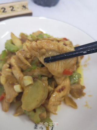 花式精致简餐：苦瓜炒鸡胸肉+黄花菜鸡蛋汤+粗粮饭的做法步骤：8